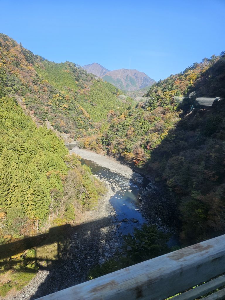 千頭駅から北へ・バス車窓・泉大橋