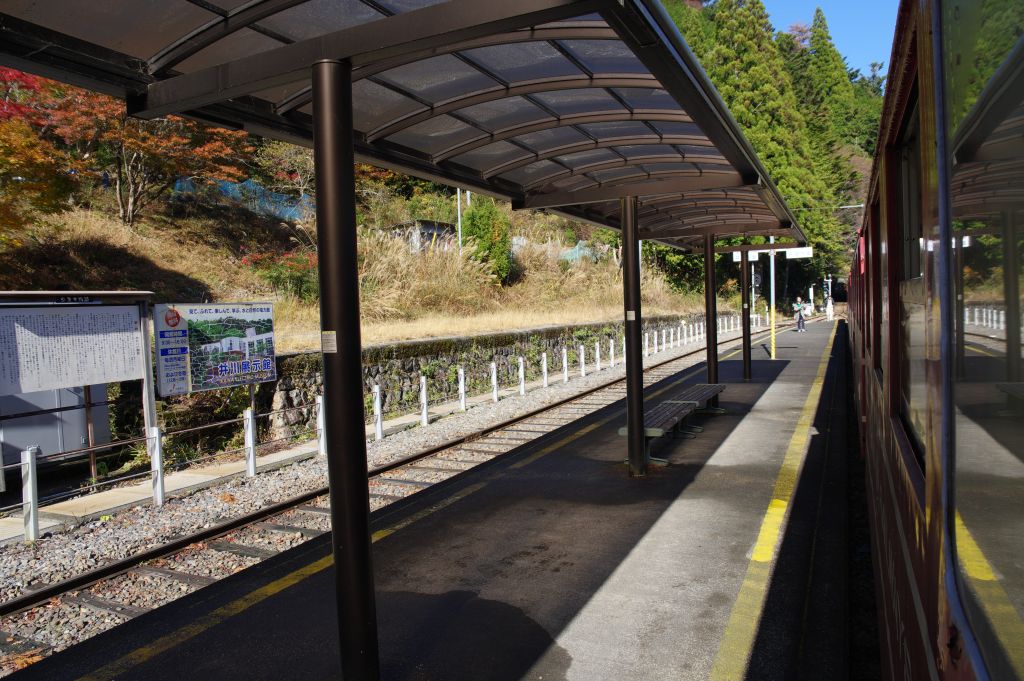 接岨峡温泉駅・ホーム山側