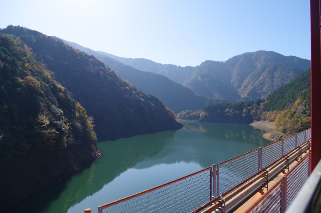 奥大井湖上駅・出発・麓側の大井川・接岨湖