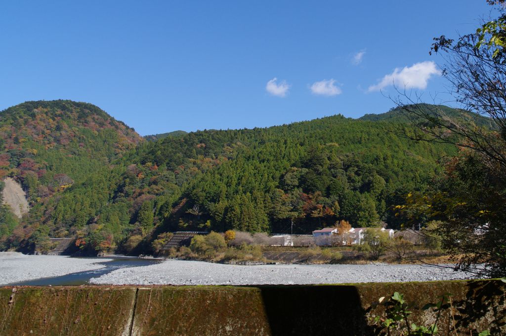 井川線・川根両国～千頭駅間の川沿い