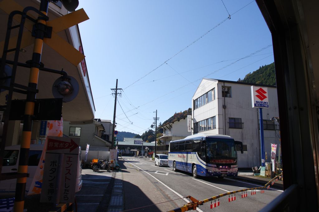 井川線・千頭駅前の踏切