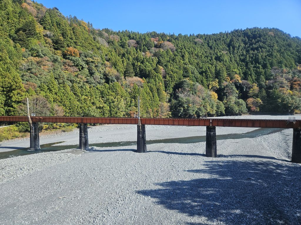 千頭駅・千頭駅をバスで出発
