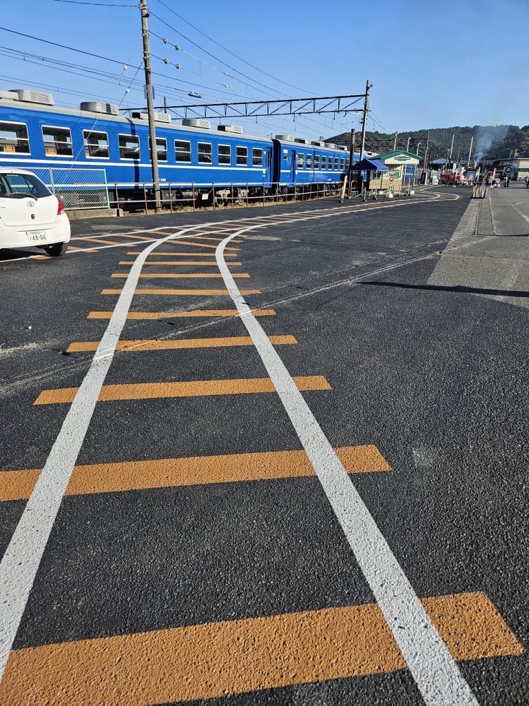 新金谷駅・駐車場の線路模様