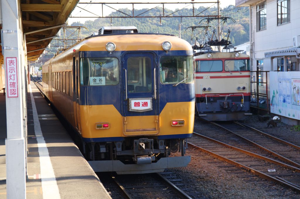新金谷駅・元近鉄車両と機関車