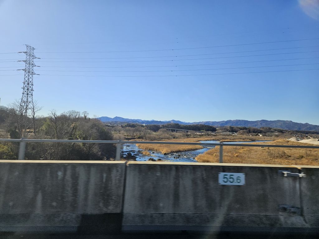 荒川を渡る