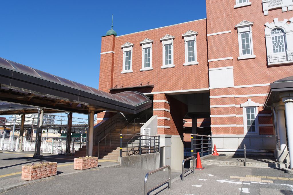 深谷駅・南口の駅舎