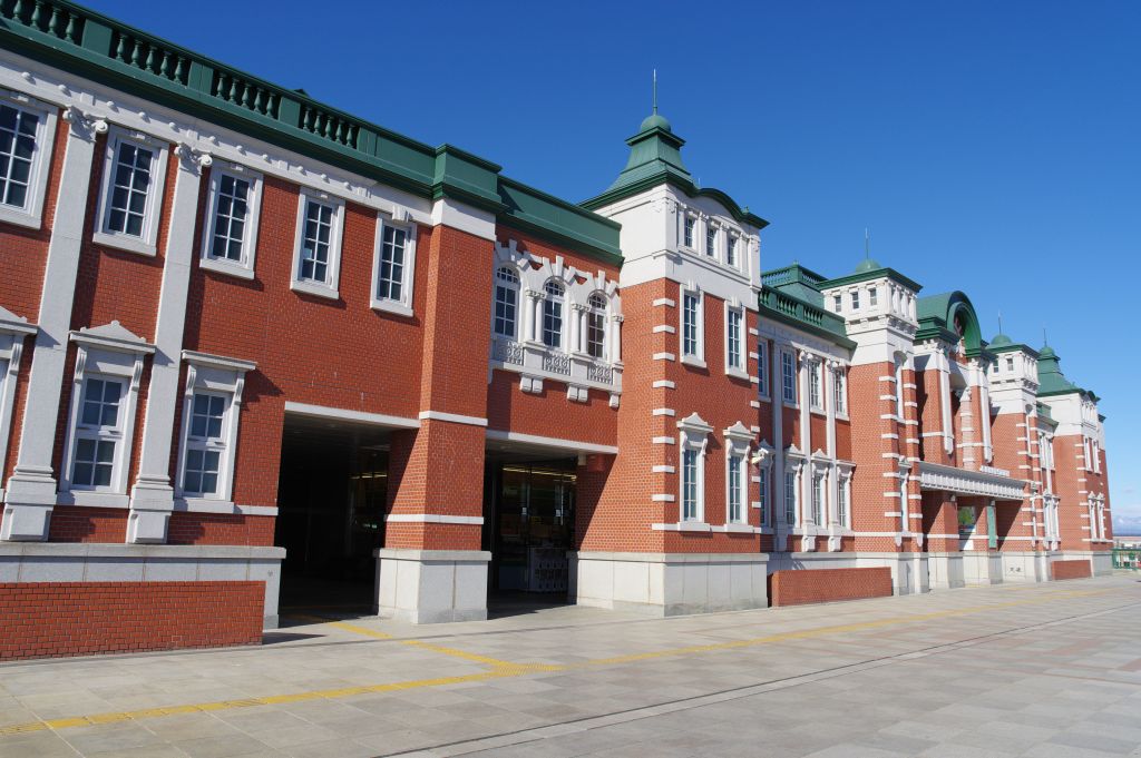 深谷駅・駅舎正面ほぼ全体