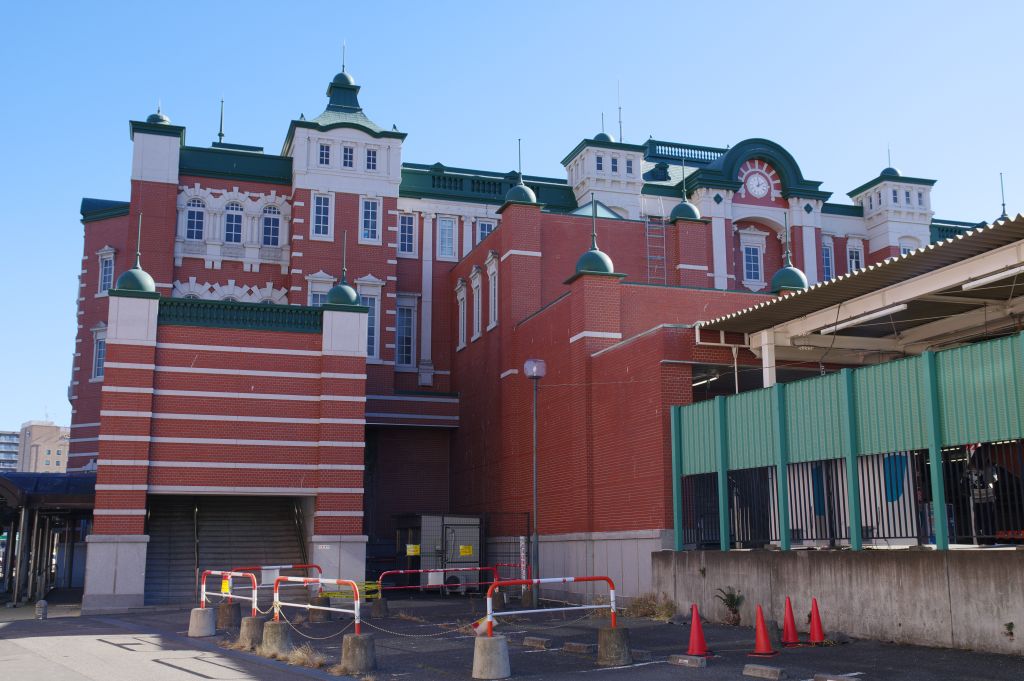 深谷駅・北口の駅舎裏側