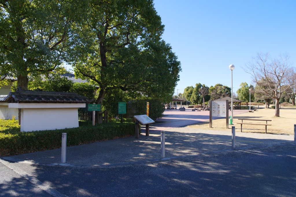 深谷城址公園・駐車場側入口