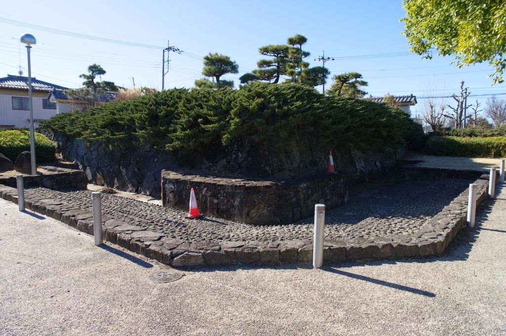 深谷城址公園・南西の石垣の裏側