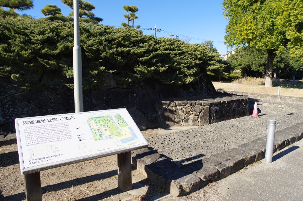 深谷城址公園・南西の石垣の裏側
