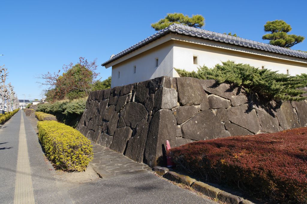 深谷城址公園・西側の道
