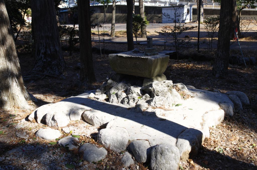 深谷城址・冨士浅間神社・石のオブジェ
