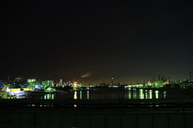京浜工業地帯の夜景は近年人気があるようなので、今後も良い撮影ポイントを探していきます。