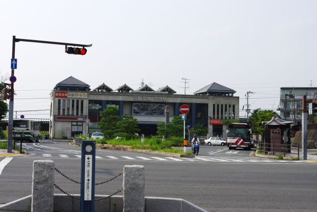 京阪の宇治駅。JRとは対岸に位置します。