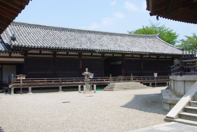鎌倉時代建立の舎利殿（絵殿）。