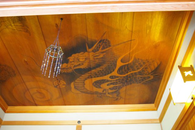 本堂の天井に描かれた龍。本来立入・撮影禁止ですが、陽気な住職が自ら勧めていましたｗ