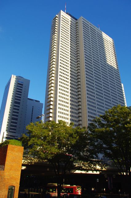 京王プラザホテルは1971年開業の新宿初の超高層ビル、日本初の超高層ホテル。