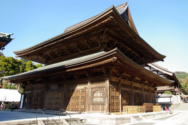 仏殿のすぐ後ろにある法堂（はっとう）は大きいと思っていたら、鎌倉で最大級の木造建築物。