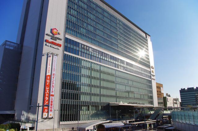 2008年にオープンした大きな駅ビルキュービックプラザ新横浜。