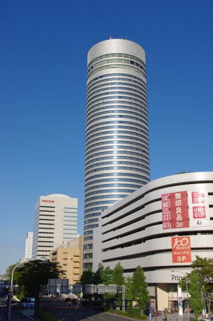 一際大きな新横浜プリンスホテル。