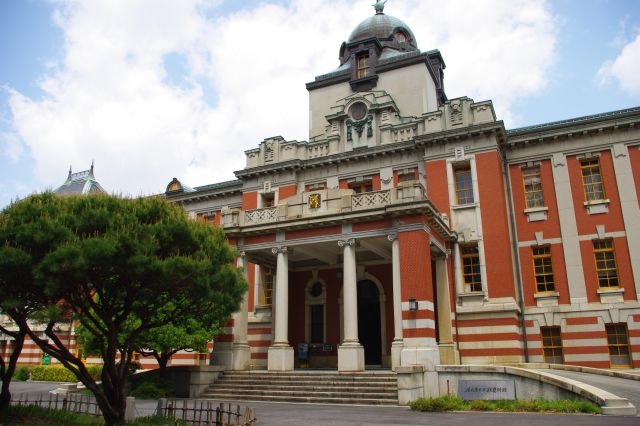 名古屋市市政資料館は裁判所庁舎を利用した公文書館で重要文化財。