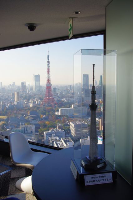 東京スカイツリーの模型と東京タワーのコラボ。