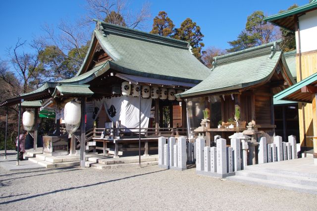 途中には尾張五社の１つの針綱神社の拝殿。