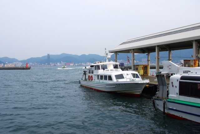 門司港から巌流島を経て下関・唐戸港へ。下関駅とは離れています。