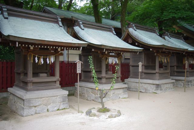 船玉神社、志賀神社、人丸神社、菅原神社が並ぶ。