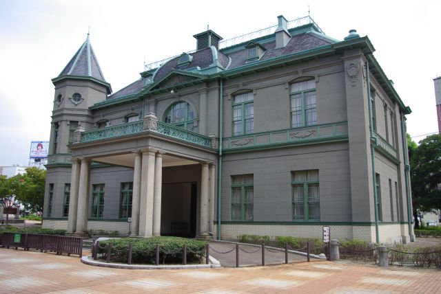 1910年に完成した国の重要文化財の建物。