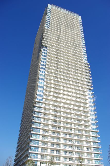 ザ・パークハウス晴海タワーズクロノレジデンス。大きくてとてもきれいな建物。
