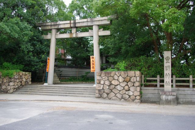 豊国神社の東側の入口。