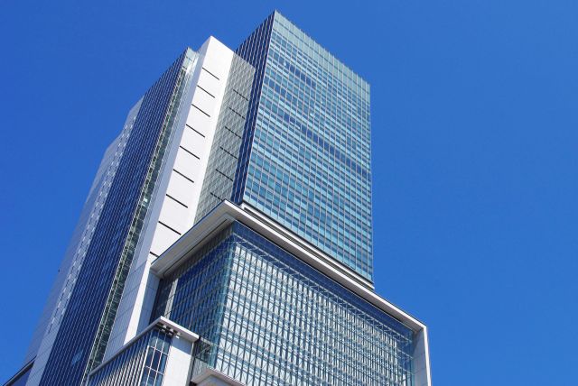 東口には2012年に開業した渋谷ヒカリエ。