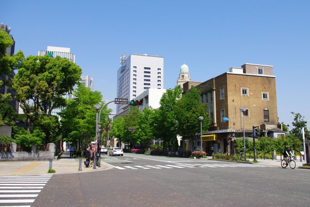 神奈川県警本部、横浜税関（クイーンの塔）。