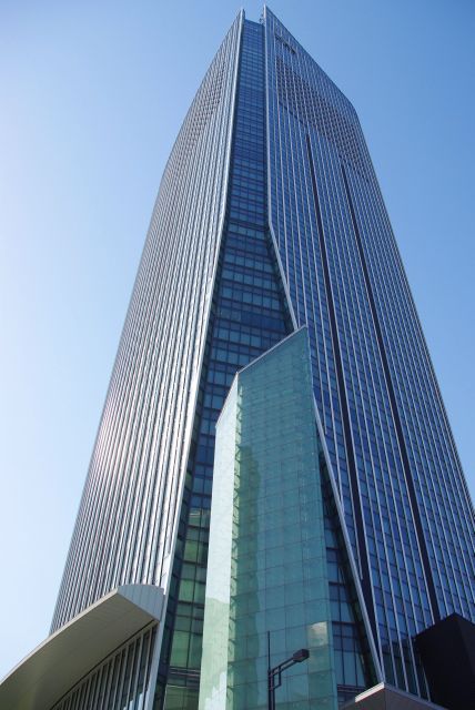 虎ノ門ヒルズ森タワー、アンテナ部を含めると東京都で最も高いビルです。