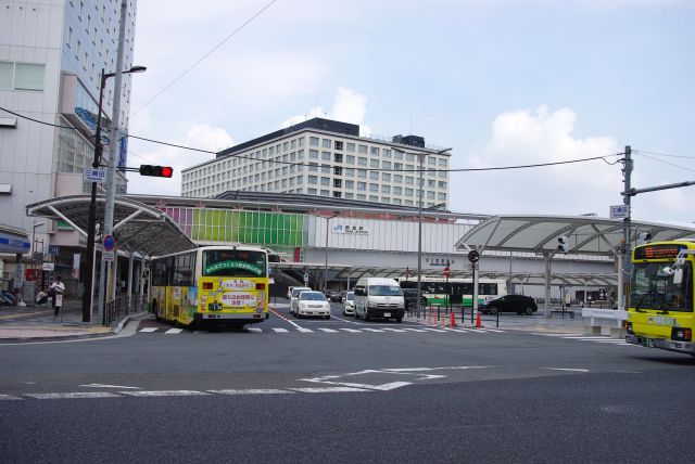 JR奈良駅東口のロータリー。