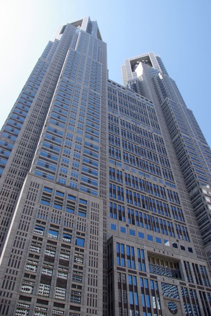 都庁第一本庁舎（243.4m）、高さは都内ではミッドタウンタワー（248.1m）に次いで2位。