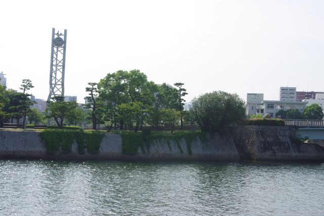 元安川の向こうは平和記念公園。