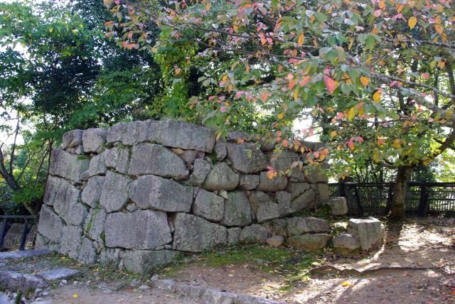 揚木戸門跡の石垣。