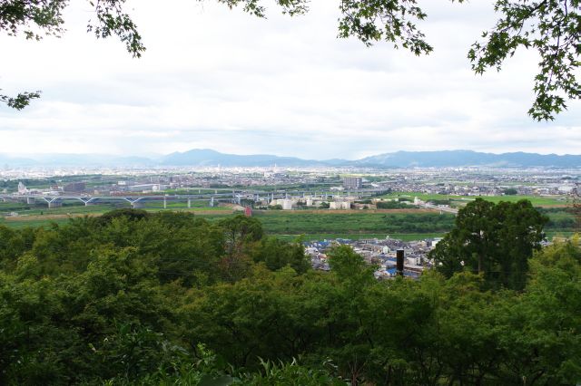宇治から京都までの俯瞰。遠くて分かりにくいですが幅広い風景が見られました。