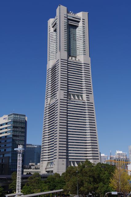 高さ296mを誇る横浜ランドマークタワー。