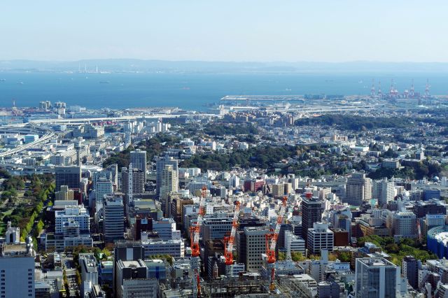 マリンタワー、横浜中華街、港の見える丘公園、奥には房総半島。