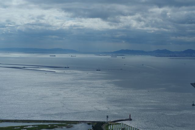 明石海峡大橋、淡路島、神戸空港も見える。