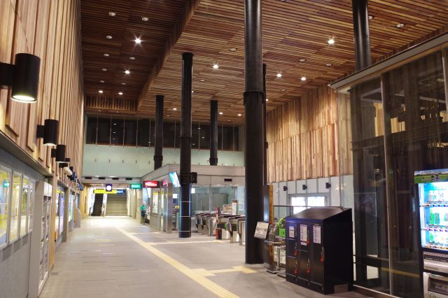 地下には京阪中之島線のなにわ橋駅。