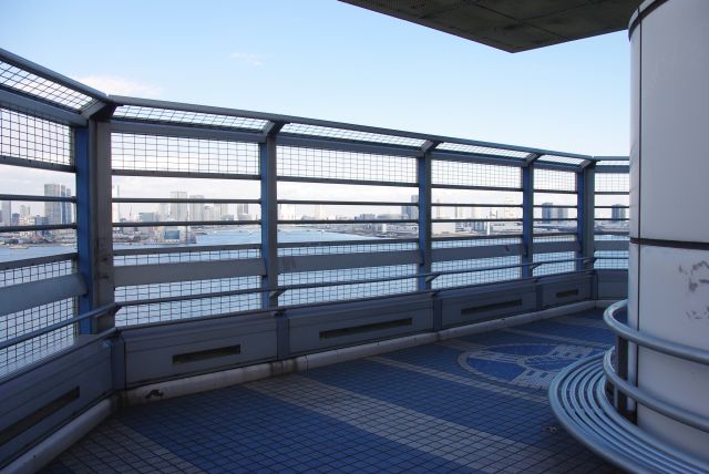 主塔の展望スペースにはフェンスがない部分があり撮影スポットです。