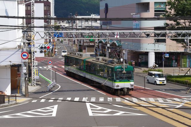 京阪の他線と統一された新塗装。