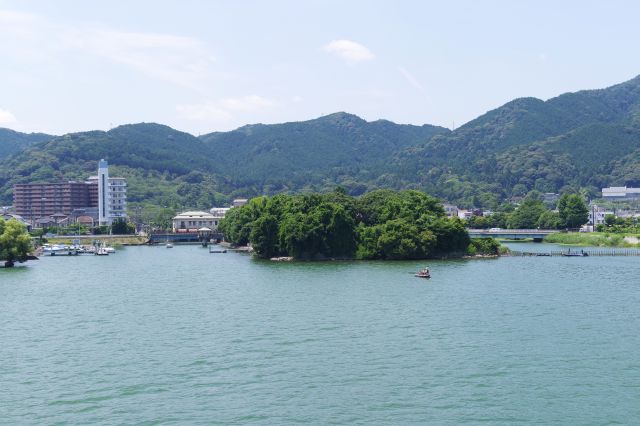 琵琶湖疎水へ続く水路。
