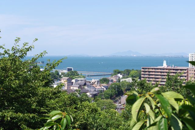 高台にあり琵琶湖の眺望が見られます。