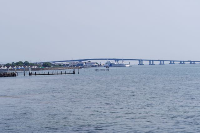 琵琶湖大橋が近い。